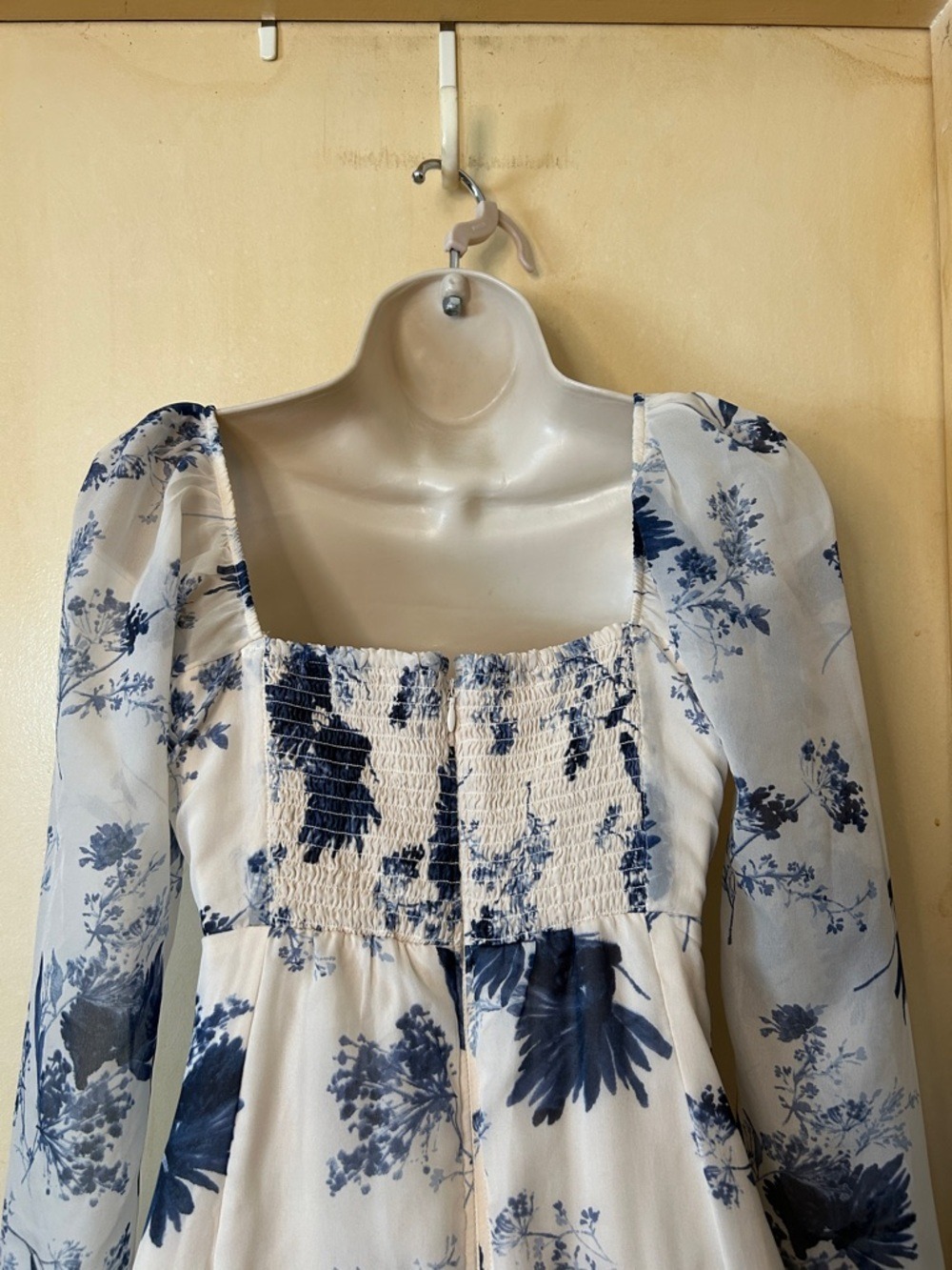 Abercrombie & Fitch Ivory Dress with Navy Floral Print size S - Picture 8 of 12